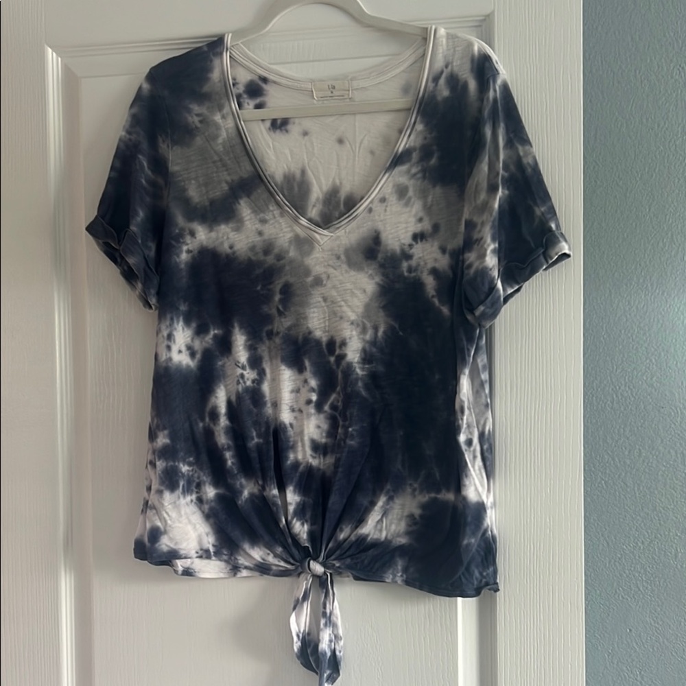 Like New T.La Tie-Dye V-Neck Women's Top medium